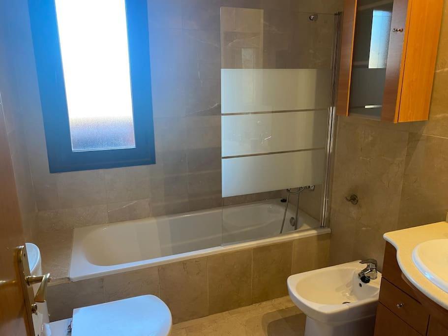 Central Estepona 3 Bed Apt With Pool And Parking المظهر الخارجي الصورة