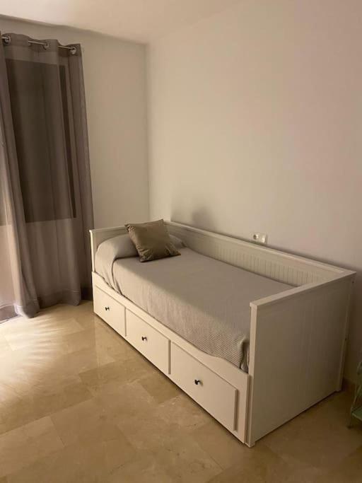 Central Estepona 3 Bed Apt With Pool And Parking المظهر الخارجي الصورة
