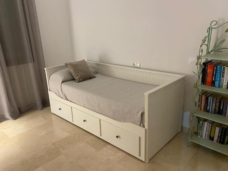 Central Estepona 3 Bed Apt With Pool And Parking المظهر الخارجي الصورة
