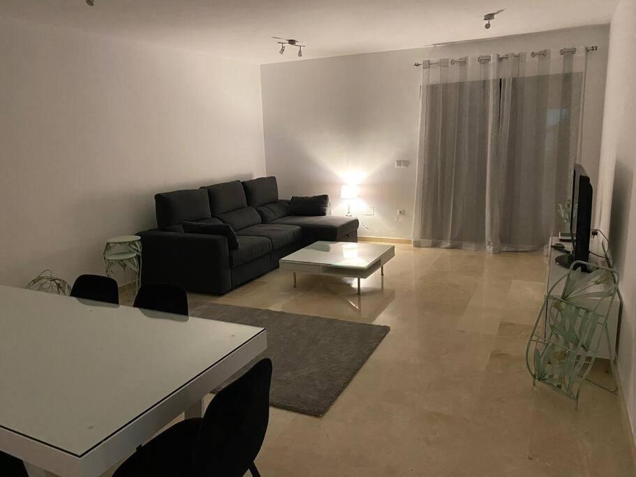 Central Estepona 3 Bed Apt With Pool And Parking المظهر الخارجي الصورة