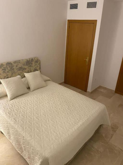 Central Estepona 3 Bed Apt With Pool And Parking المظهر الخارجي الصورة